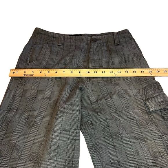 Vans Grey Plaid and Paisley Shorts for Men. Size 28. Great Condition!! - Picture 12 of 13
